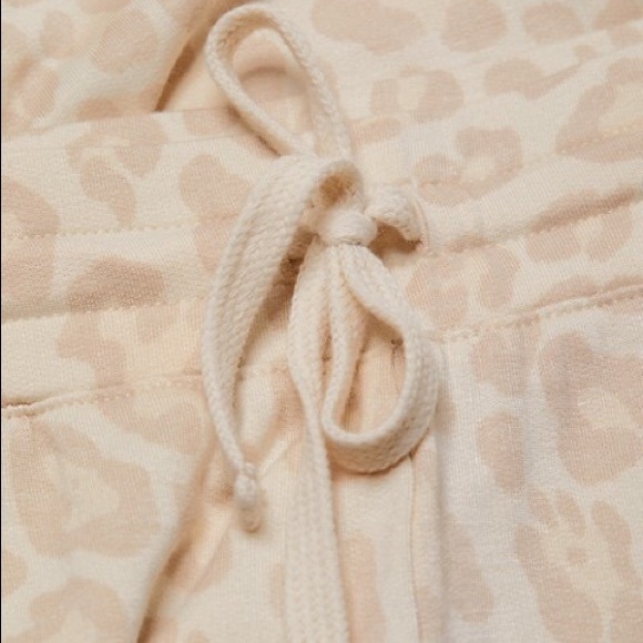 NWT SPLENDID Super Soft Leopard Joggers Oatmeal - Picture 6 of 8